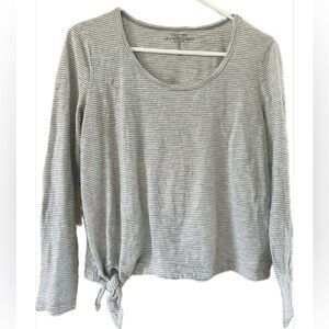 🌻3/$18 GAP Gray Striped Long Sleeve Top